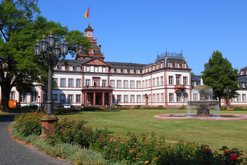 Hanau, Schloss Philipsruhe, die Frontansicht (Juli 2015)