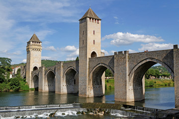 Fototapeta na wymiar Le pont Valentré à Cahors