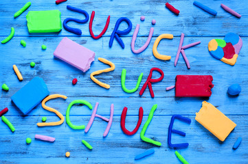 zuruck zur schule, back to school written in german
