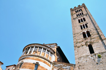 glimpse in Lucca, Tuscany, Italy 