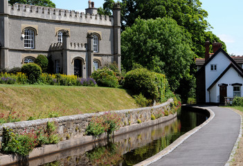 Fototapeta na wymiar House beside the Llangollen canal.