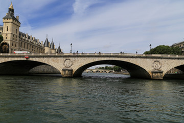 Obraz premium the bridge over seine river ,paris