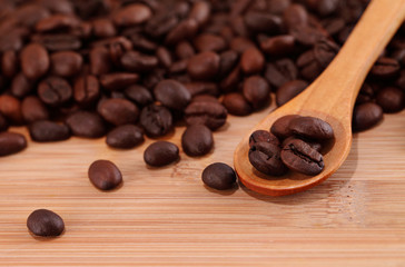 Fototapeta premium Coffee on grunge wooden background