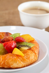 Cake with fresh fruits