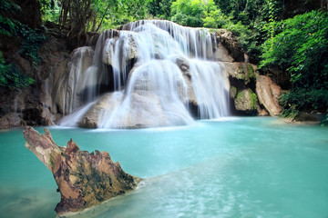 Fototapeta na wymiar Water fall hua mae kamin Kanchanaburi, Thailand (hua mae kamin