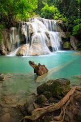 Fototapeta na wymiar Water fall hua mae kamin Kanchanaburi, Thailand (hua mae kamin w