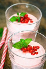Current Smoothie with mint