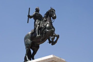 Fototapeta na wymiar Reiterstandbild Madrid Felipe IV auf dem Platz de Oriente