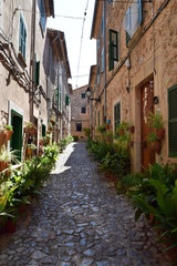 Fototapeta na wymiar View from narrow street in Valldemossa on Mallorca