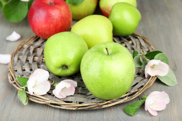 Naklejka na ściany i meble Fresh apples with apple blossom on wooden table