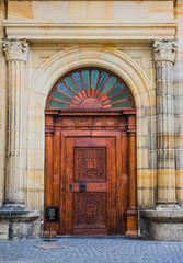 Fototapeta na wymiar チェコ城内教会のゴシック風ドア