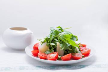 Salad with arugula, tomatoes