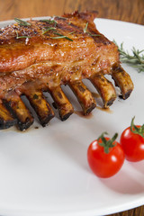 Tasty grilled ribs with vegetables
