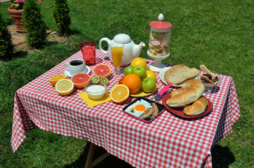 Garden breakfast