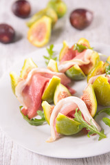 fresh fig and prosciutto ham