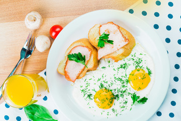 Breakfast. Fried eggs and sandwiches