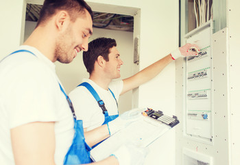 Obraz premium builders with clipboard and electrical panel