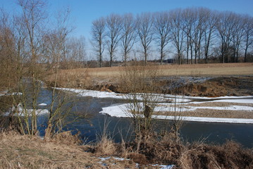 Renaturierte Nidda *NIddaknie"  im Winter 