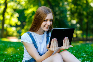 Obraz premium Beautiful smiling red-haired young woman