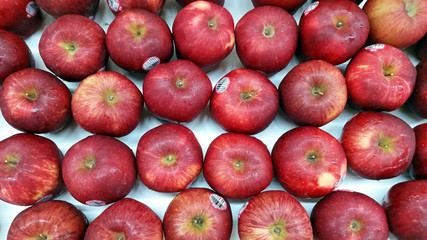 Apple sweet-sour taste are beneficial to the health 
