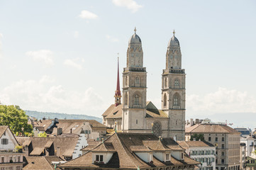 Obraz premium Zürich, Altstadt, Stadt, Grossmünster, historische Kirche, Limmat, Niederdorf, Sommer, Schweiz
