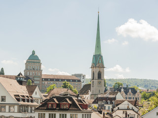 Obraz premium Zürich, Altstadt, Stadt, Predigerkirche, Kirchturm, Universität, historische Altstadthäuser, Limmat, Schweiz