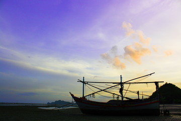Fototapeta premium sunrise Ships and boat on the beach