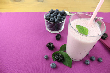 Waldbeeren - Joghurt Drink aus Blaubeeren und Brombeeren
