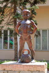 The sculpture "Boy with weights". Yevpatoria.