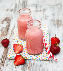 Strawberry fruit smoothies with fresh strawberries