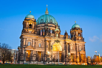 Fototapeta na wymiar Evening view of Berlin Cathedral, Germany