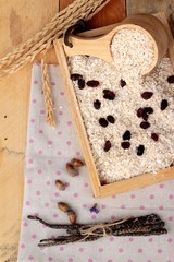 Oat flakes with currant dried fruit.