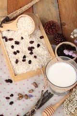 Oat flakes with currant dried fruit and milk