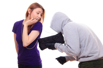 Thief steals woman's purse