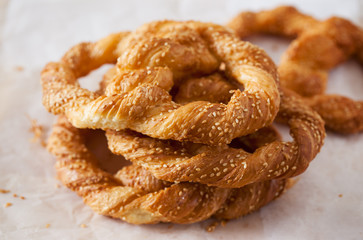 crispy twist bread with seasame pile
