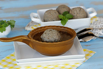 Leberknödelsuppe