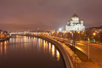 Fototapeta na wymiar View of the Cathedral of Christ the Saviour in the evening