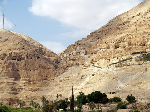 GERICO CON VISTA DEL MONASTERO DI QURANTUL SULLA MONTYAGNA DOVE GESU' DIGIUNO' PER 40 GIORNI