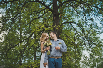 Portrait young against wood 3208.