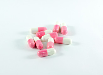 Obraz na płótnie Canvas Group of pink medical pills isolated on white background