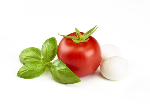 Mozarella mit Tomate und Basilikum