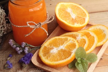 Orange juice with fresh orange fruits sliced.