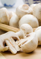 White Button Mushrooms – White button mushrooms, whole and cut in half.