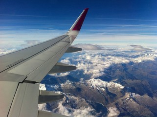 Obraz premium Flying over the mountains
