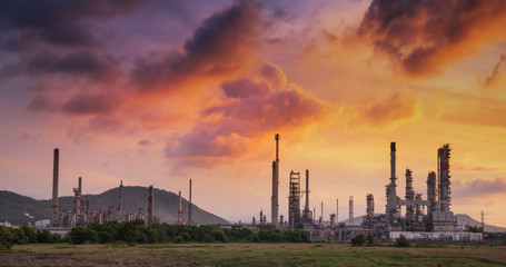 Fototapeta premium Oil refinery at twilight with sky background.