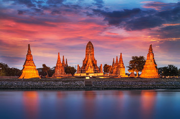 Obraz premium Old Temple wat Chaiwatthanaram of Ayutthaya Province( Ayutthaya Historical Park )Asia Thailand