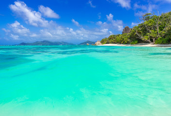 Fototapeta premium Anse Source d'Argent - Beautiful beach on tropical island La Digue in Seychelles