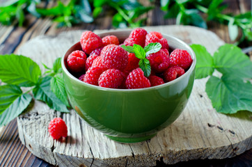 Fresh raspberries in a bowl