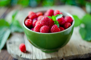Fresh raspberries in a bowl