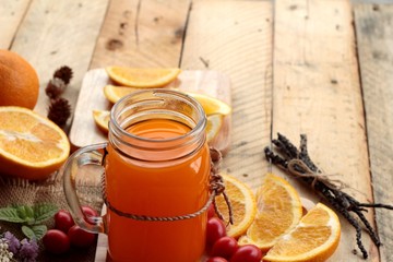 Orange juice with fresh orange fruits sliced.